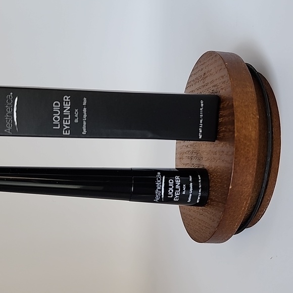 Aesthetica Liquid Eyeliner - Black - Picture 4 of 11